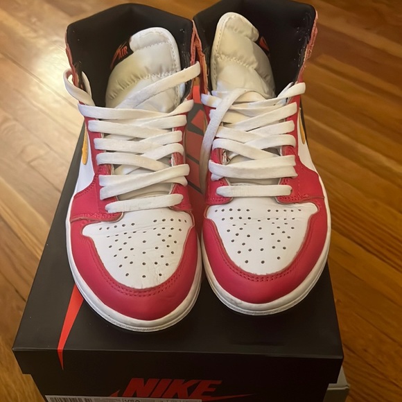 Nike Air Jordan 1 Retro Hi OG Light Fusion Red Size 7 Men 8.5/ 9 Women - Picture 2 of 6